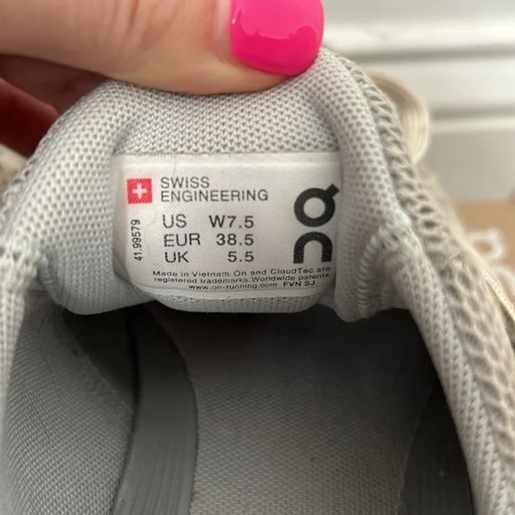 Gray and white On running shoes. - Picture 10 of 14